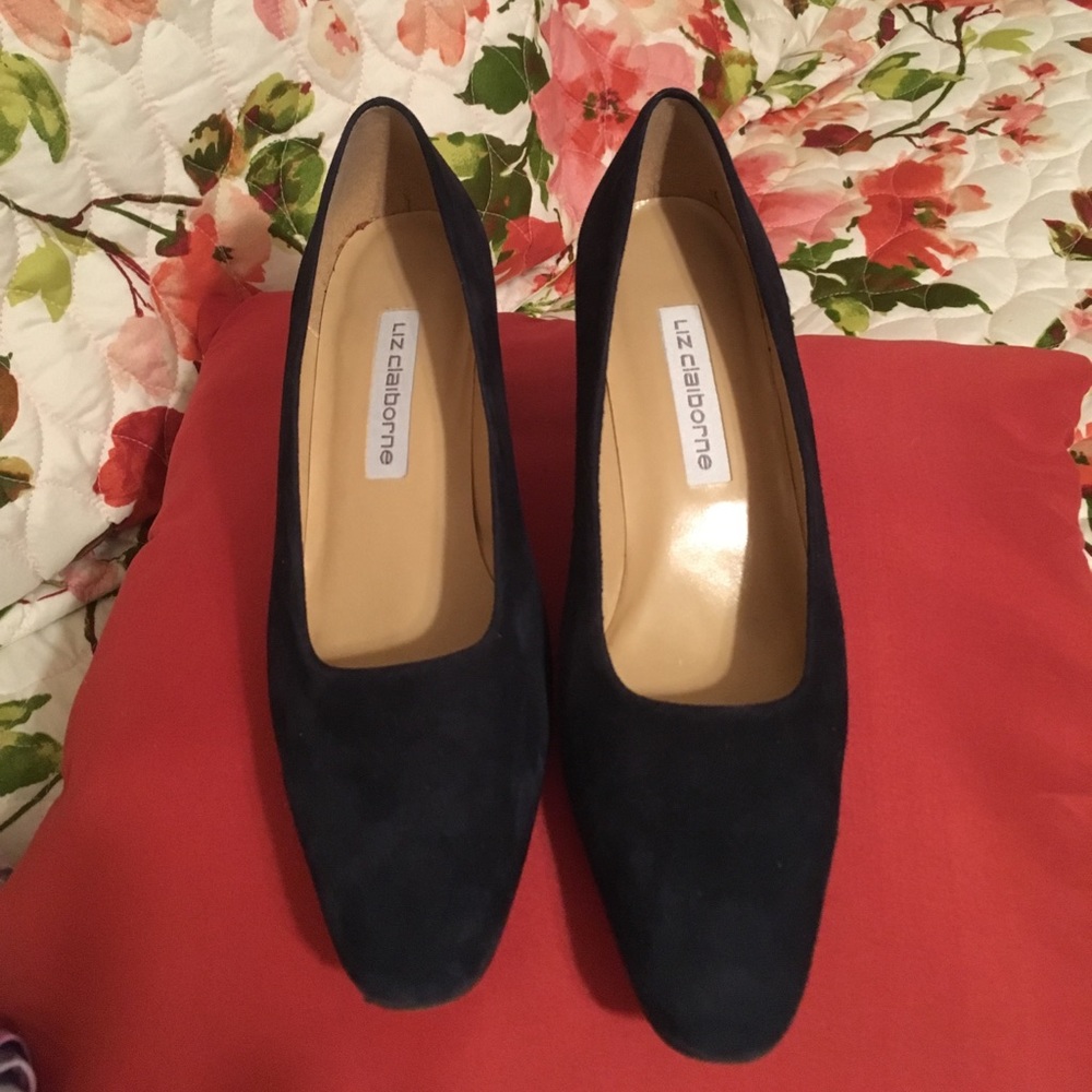 Liz Claiborne low heel pumps